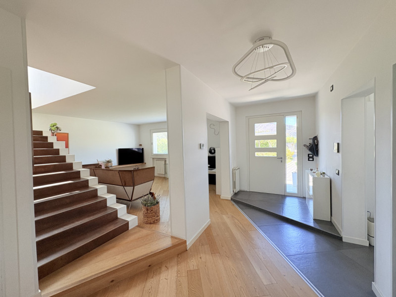 Alle porte di Galzignano, in posizione tranquilla ma non distante dal centro, proponiamo in vendi...