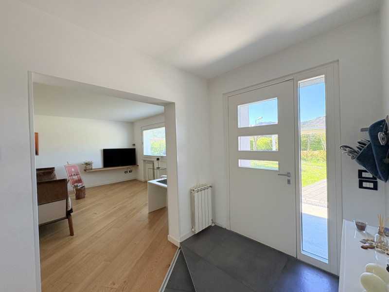 Alle porte di Galzignano, in posizione tranquilla ma non distante dal centro, proponiamo in vendi...