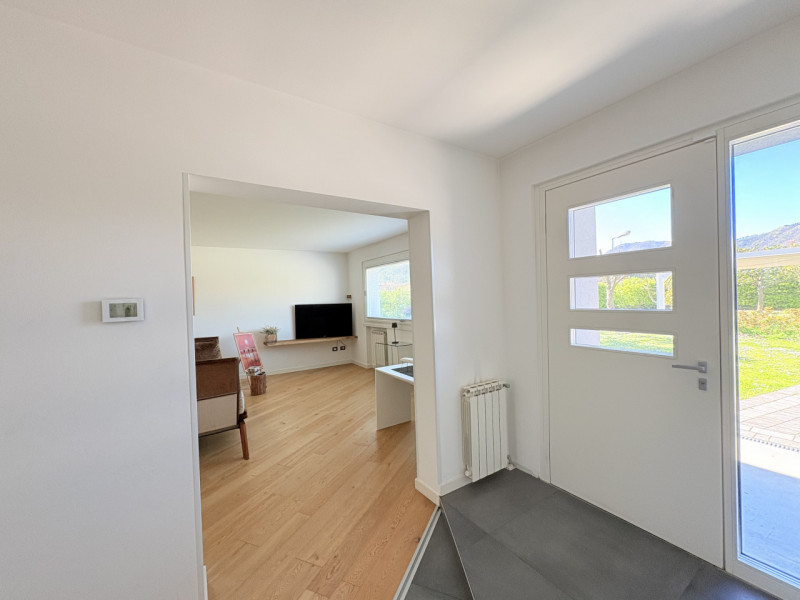 Alle porte di Galzignano, in posizione tranquilla ma non distante dal centro, proponiamo in vendi...