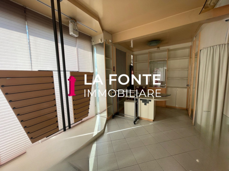 Scopri questa straordinaria opportunità commerciale situata nel centro di Vigonovo, proprio di fr...