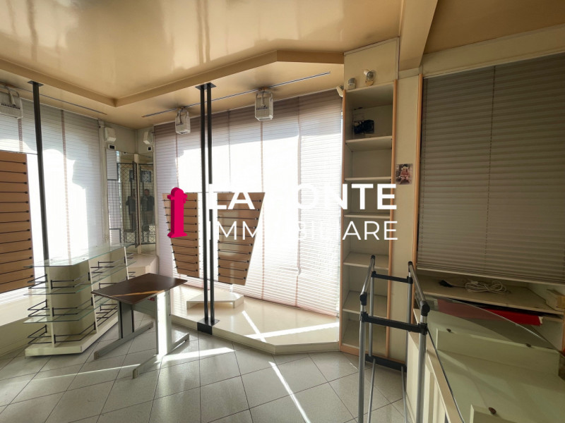 Scopri questa straordinaria opportunità commerciale situata nel centro di Vigonovo, proprio di fr...