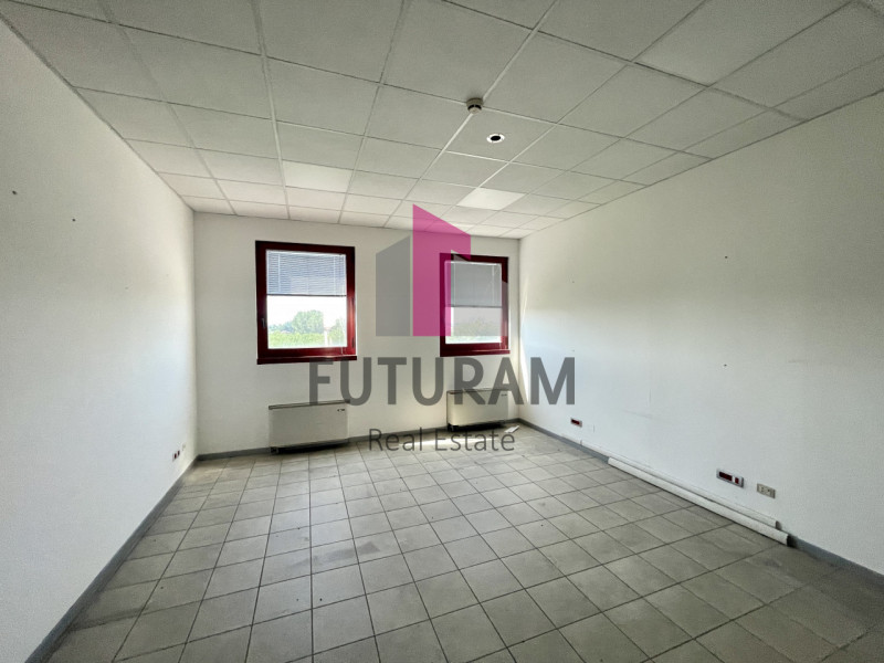 RIF:  064NM -  MIRA (VE)  -  PER INFO 0444/310220

propongo in affitto un capannone di 2000 mq in...