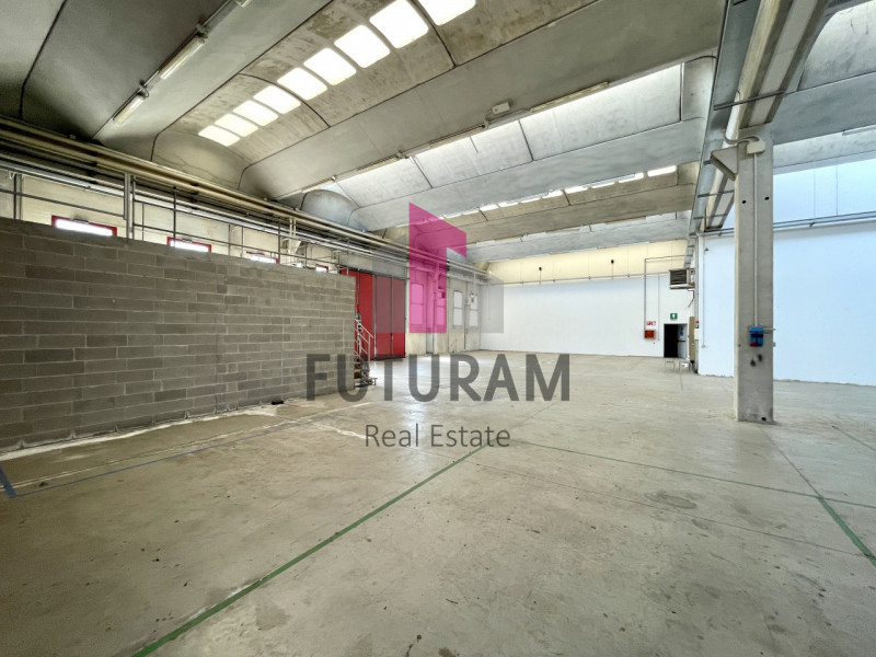 RIF:  064NM -  MIRA (VE)  -  PER INFO 0444/310220

propongo in affitto un capannone di 2000 mq in...