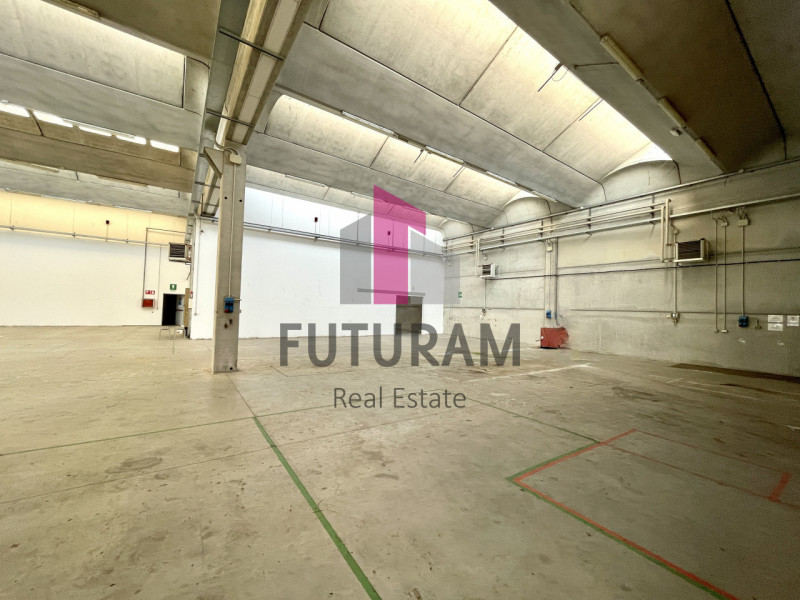 RIF:  064NM -  MIRA (VE)  -  PER INFO 0444/310220

propongo in affitto un capannone di 2000 mq in...