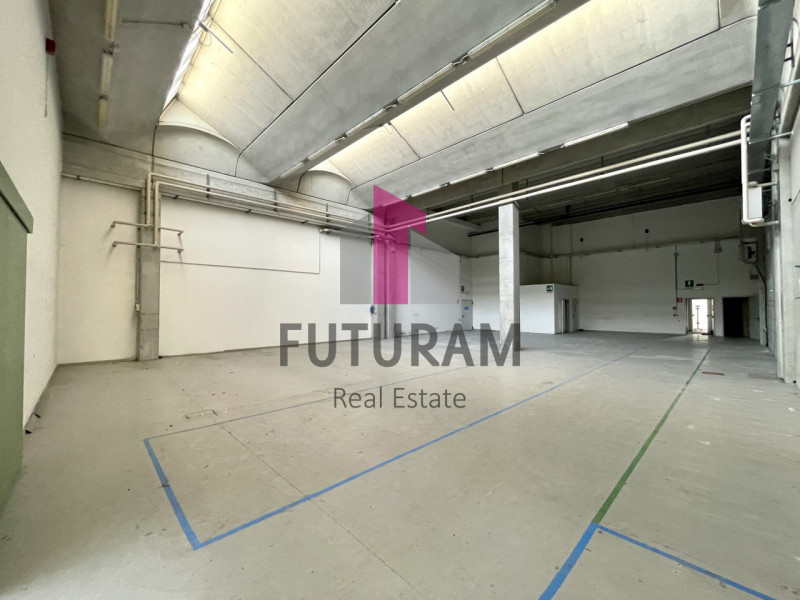 RIF:  064NM -  MIRA (VE)  -  PER INFO 0444/310220

propongo in affitto un capannone di 2000 mq in...