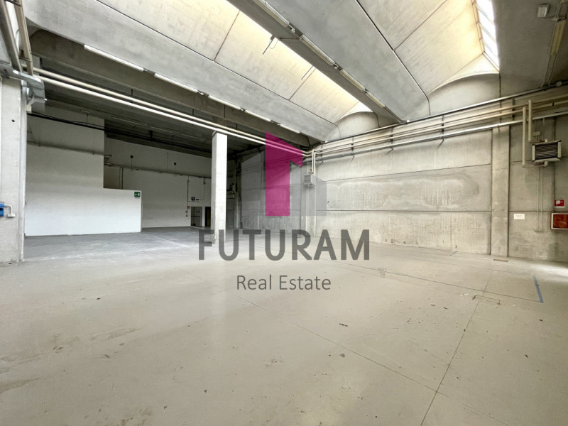 RIF:  064NM -  MIRA (VE)  -  PER INFO 0444/310220

propongo in affitto un capannone di 2000 mq in...