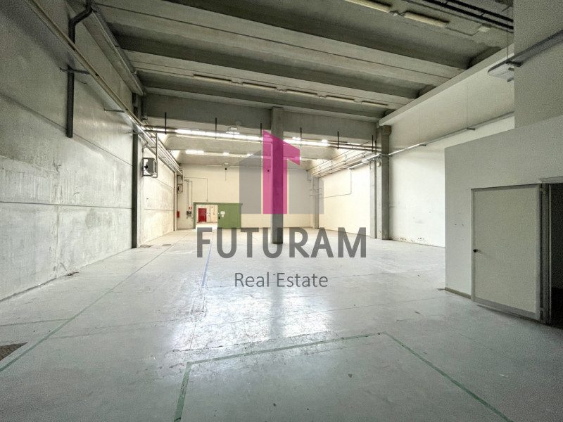 RIF:  064NM -  MIRA (VE)  -  PER INFO 0444/310220

propongo in affitto un capannone di 2000 mq in...