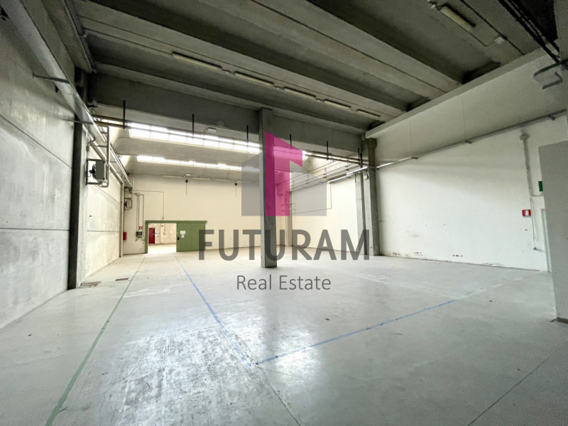 RIF:  064NM -  MIRA (VE)  -  PER INFO 0444/310220

propongo in affitto un capannone di 2000 mq in...