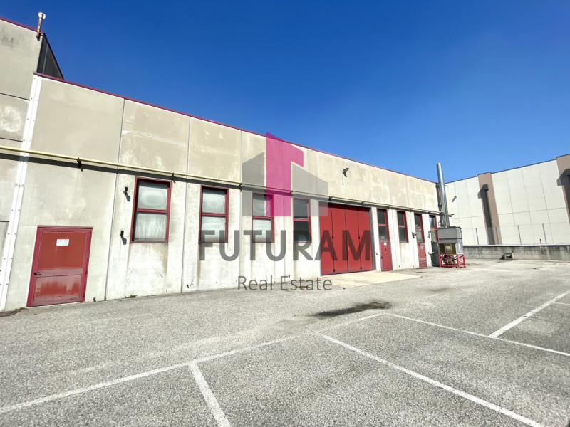 RIF:  064NM -  MIRA (VE)  -  PER INFO 0444/310220

propongo in affitto un capannone di 2000 mq in...