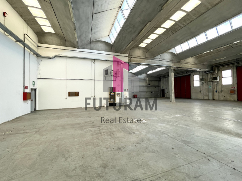 RIF:  065NM -  MIRA (VE)  -  PER INFO 0444/310220

propongo in vendita un capannone di 2000 mq in...