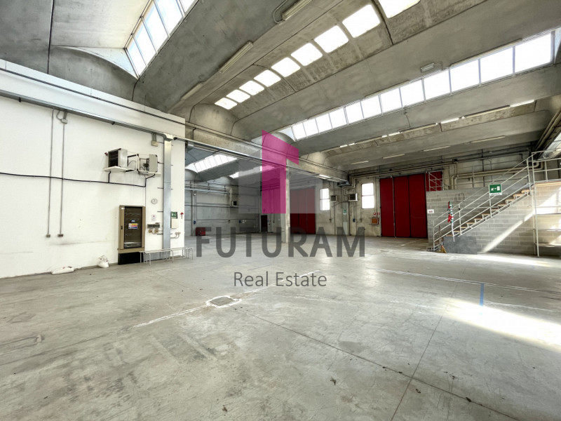 RIF:  065NM -  MIRA (VE)  -  PER INFO 0444/310220

propongo in vendita un capannone di 2000 mq in...