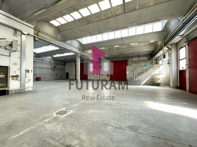 RIF:  065NM -  MIRA (VE)  -  PER INFO 0444/310220

propongo in vendita un capannone di 2000 mq in...