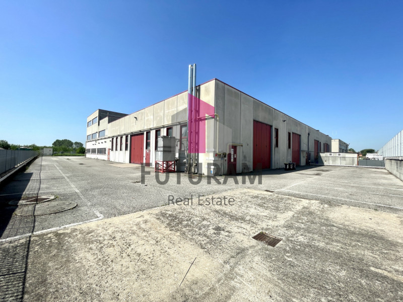 RIF:  065NM -  MIRA (VE)  -  PER INFO 0444/310220

propongo in vendita un capannone di 2000 mq in...