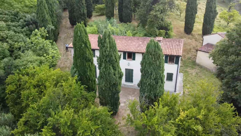 Se stai cercando una casa spaziosa, immersa nella natura e con tanto potenziale di personalizzazi...