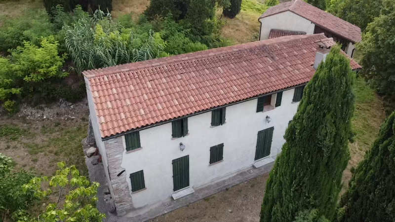 Se stai cercando una casa spaziosa, immersa nella natura e con tanto potenziale di personalizzazi...