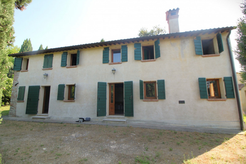 Se stai cercando una casa spaziosa, immersa nella natura e con tanto potenziale di personalizzazi...