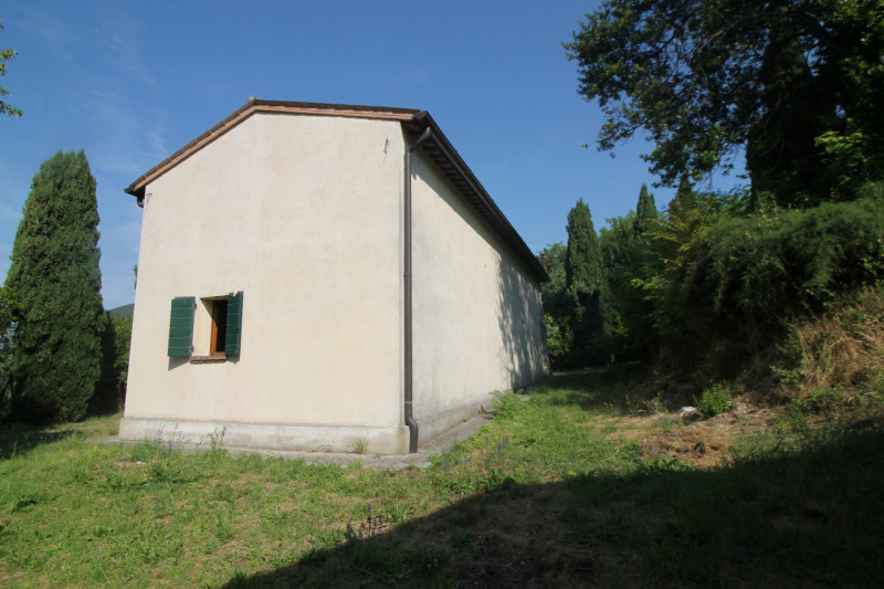 Se stai cercando una casa spaziosa, immersa nella natura e con tanto potenziale di personalizzazi...