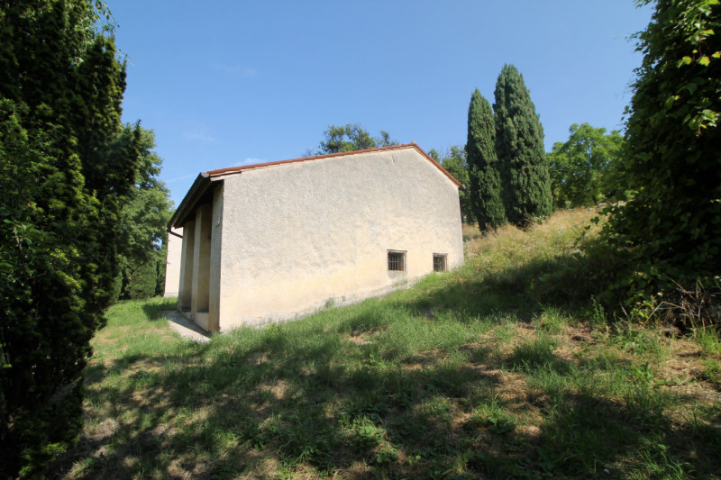 Se stai cercando una casa spaziosa, immersa nella natura e con tanto potenziale di personalizzazi...