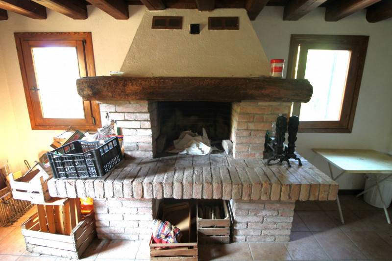 Se stai cercando una casa spaziosa, immersa nella natura e con tanto potenziale di personalizzazi...