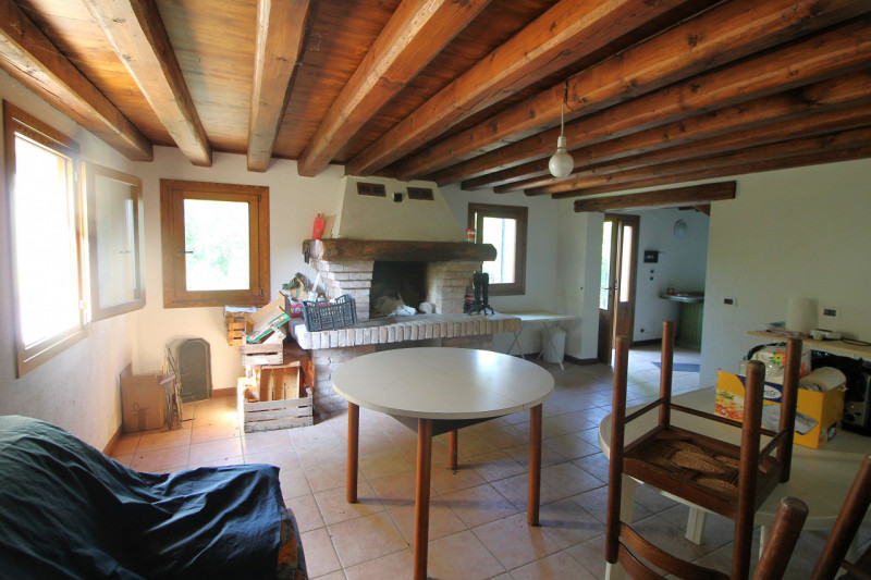 Se stai cercando una casa spaziosa, immersa nella natura e con tanto potenziale di personalizzazi...