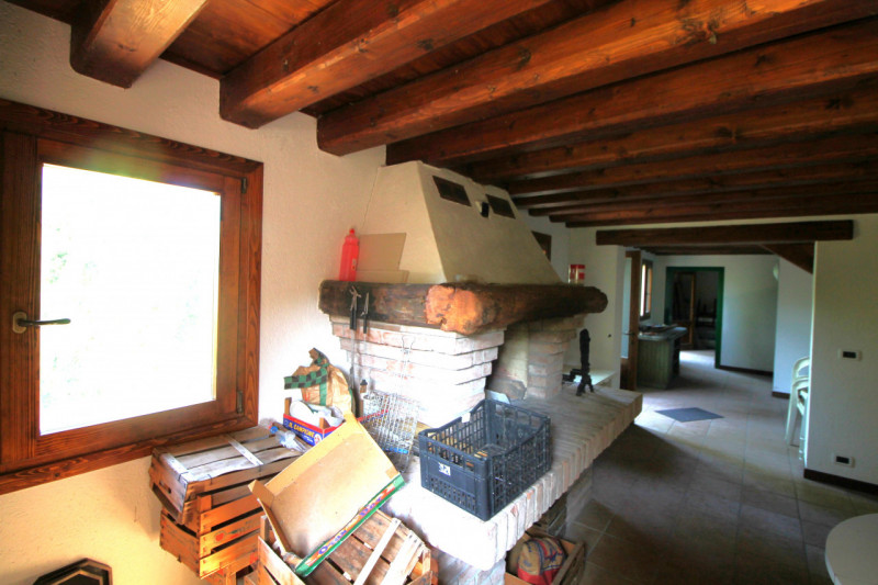 Se stai cercando una casa spaziosa, immersa nella natura e con tanto potenziale di personalizzazi...