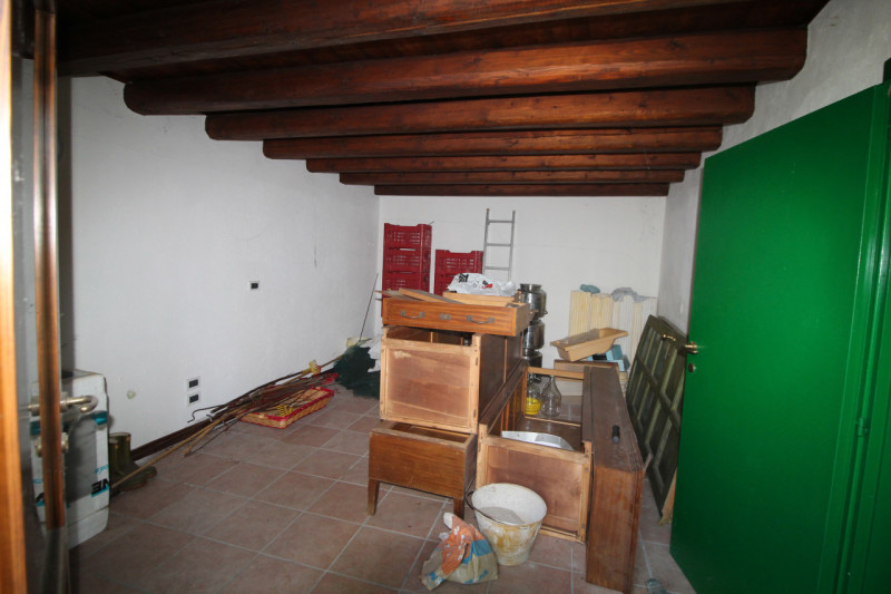 Se stai cercando una casa spaziosa, immersa nella natura e con tanto potenziale di personalizzazi...