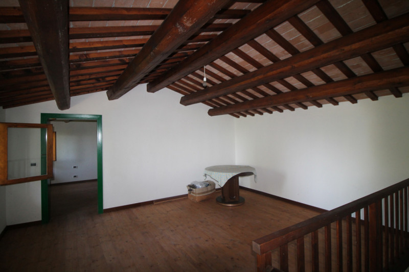 Se stai cercando una casa spaziosa, immersa nella natura e con tanto potenziale di personalizzazi...