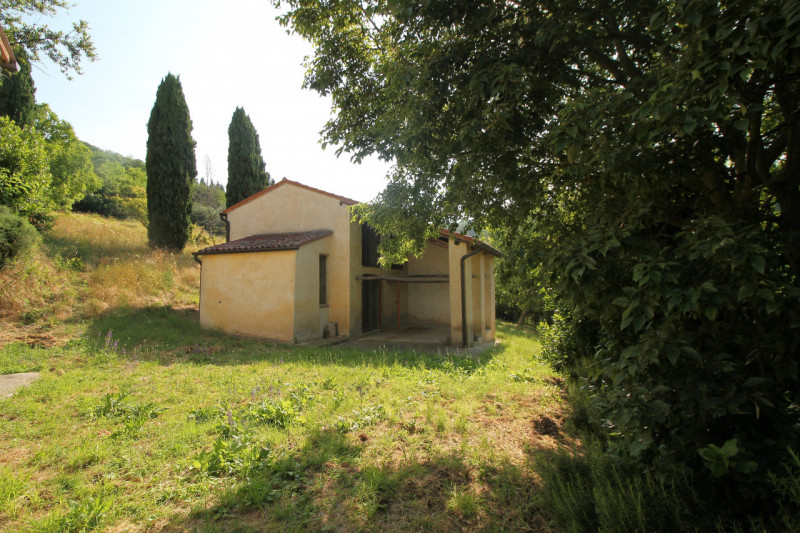 Se stai cercando una casa spaziosa, immersa nella natura e con tanto potenziale di personalizzazi...