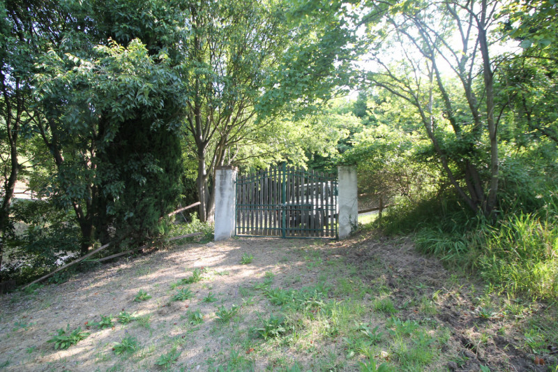 Se stai cercando una casa spaziosa, immersa nella natura e con tanto potenziale di personalizzazi...