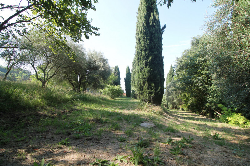Se stai cercando una casa spaziosa, immersa nella natura e con tanto potenziale di personalizzazi...