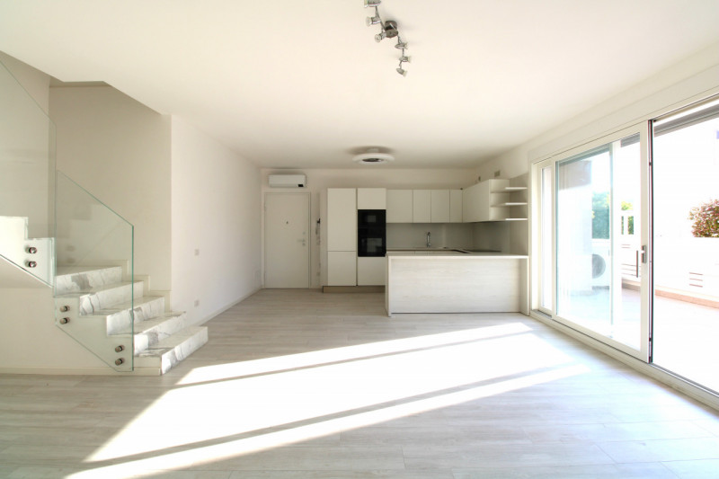 SAN GIACOMO: situato in quartiere residenziale di recentissimo sviluppo urbano, appartamento su d...