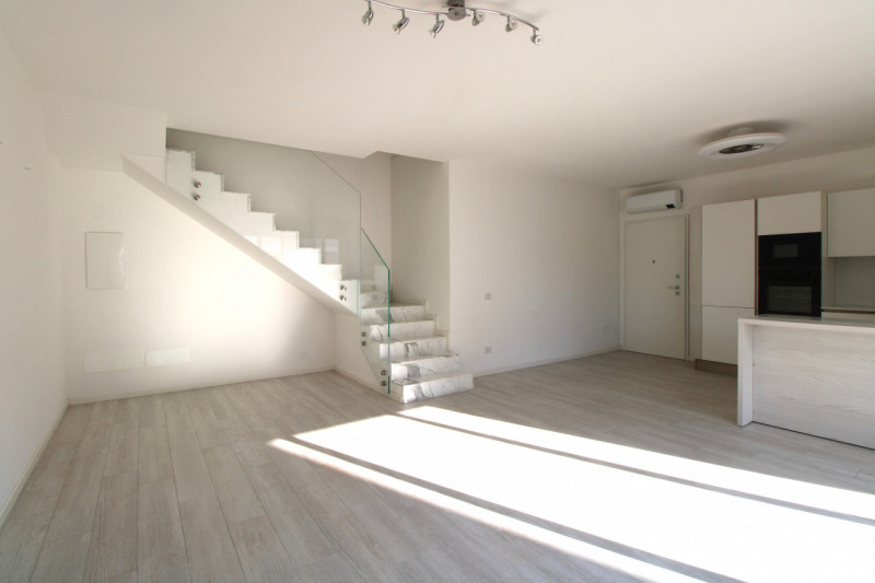 SAN GIACOMO: situato in quartiere residenziale di recentissimo sviluppo urbano, appartamento su d...