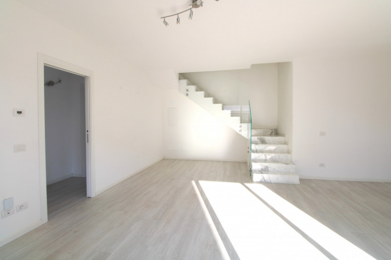 SAN GIACOMO: situato in quartiere residenziale di recentissimo sviluppo urbano, appartamento su d...
