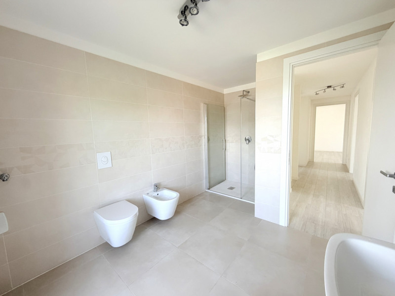 SAN GIACOMO: situato in quartiere residenziale di recentissimo sviluppo urbano, appartamento su d...