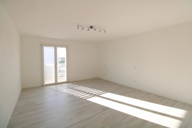SAN GIACOMO: situato in quartiere residenziale di recentissimo sviluppo urbano, appartamento su d...