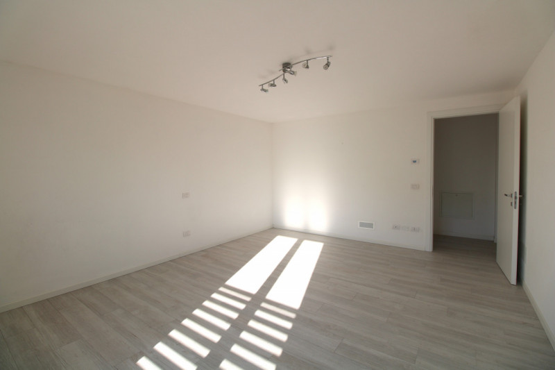 SAN GIACOMO: situato in quartiere residenziale di recentissimo sviluppo urbano, appartamento su d...