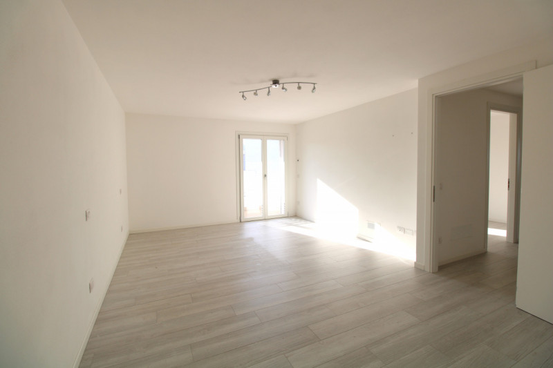 SAN GIACOMO: situato in quartiere residenziale di recentissimo sviluppo urbano, appartamento su d...