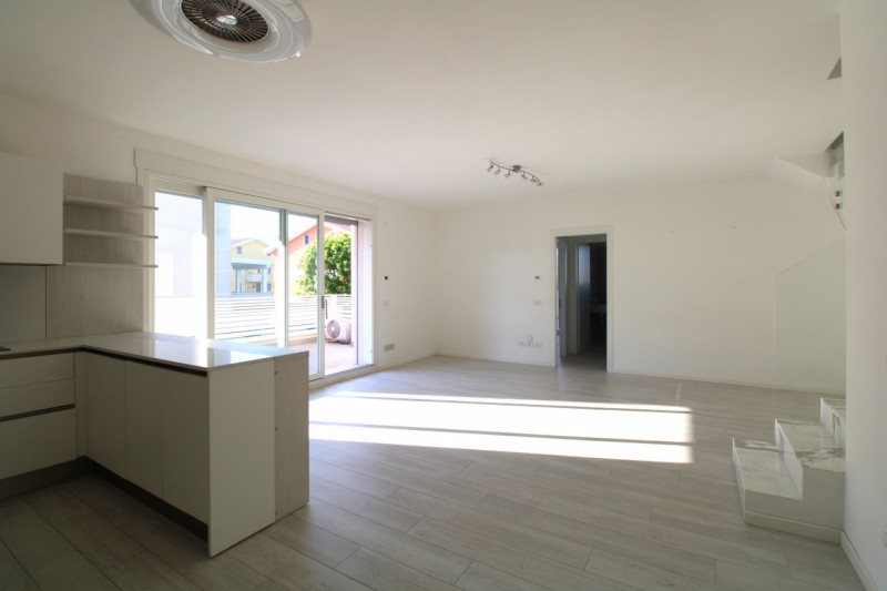SAN GIACOMO: situato in quartiere residenziale di recentissimo sviluppo urbano, appartamento su d...