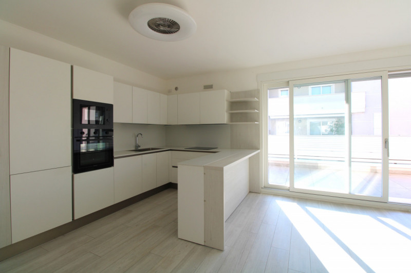 SAN GIACOMO: situato in quartiere residenziale di recentissimo sviluppo urbano, appartamento su d...