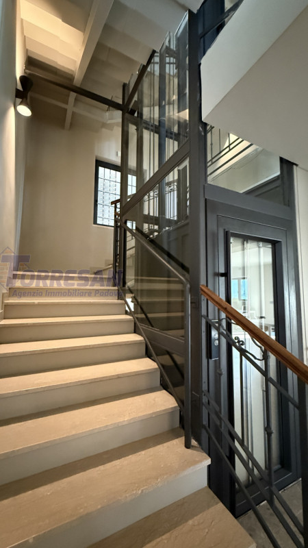 UFFICIO DI PREGIO IN VILLA STORICA – PADOVA, VICINANZE TRIBUNALE E FIERA

All’interno di una’ pre...