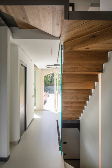 Nel cuore di un contesto residenziale tranquillo, PORZIONE DI SCHIERA COMPLETAMENTE RISTRUTTURATA...