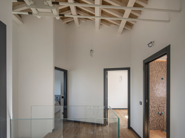 Nel cuore di un contesto residenziale tranquillo, PORZIONE DI SCHIERA COMPLETAMENTE RISTRUTTURATA...