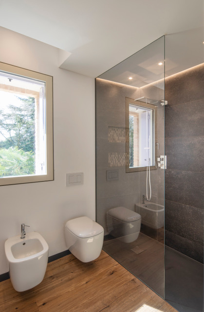 Nel cuore di un contesto residenziale tranquillo, PORZIONE DI SCHIERA COMPLETAMENTE RISTRUTTURATA...