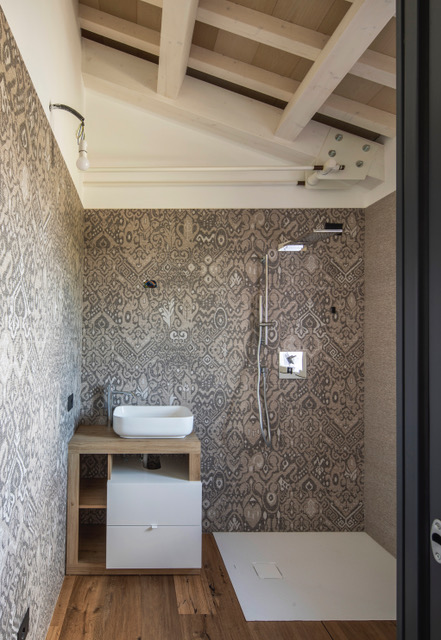 Nel cuore di un contesto residenziale tranquillo, PORZIONE DI SCHIERA COMPLETAMENTE RISTRUTTURATA...