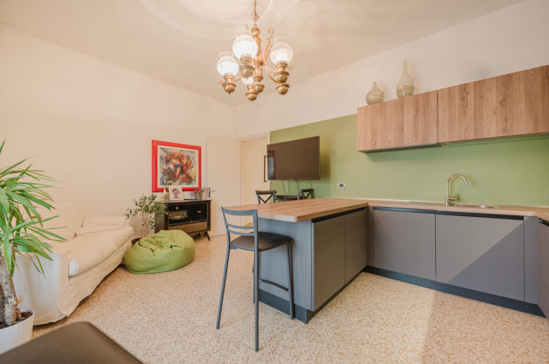 All’ultimo piano di una palazzina sulla riqualificata Piazza Martiri di Belfiore, appartamento BI...