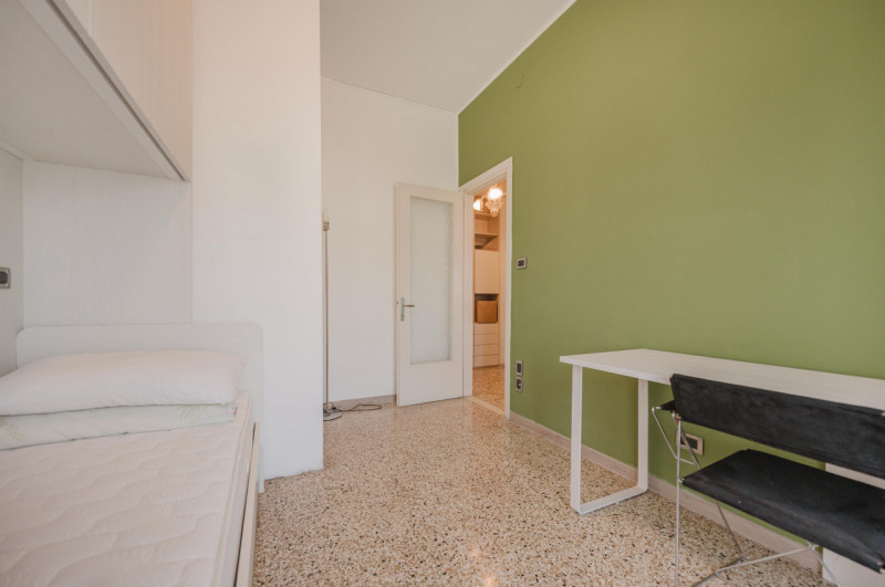 All’ultimo piano di una palazzina sulla riqualificata Piazza Martiri di Belfiore, appartamento BI...