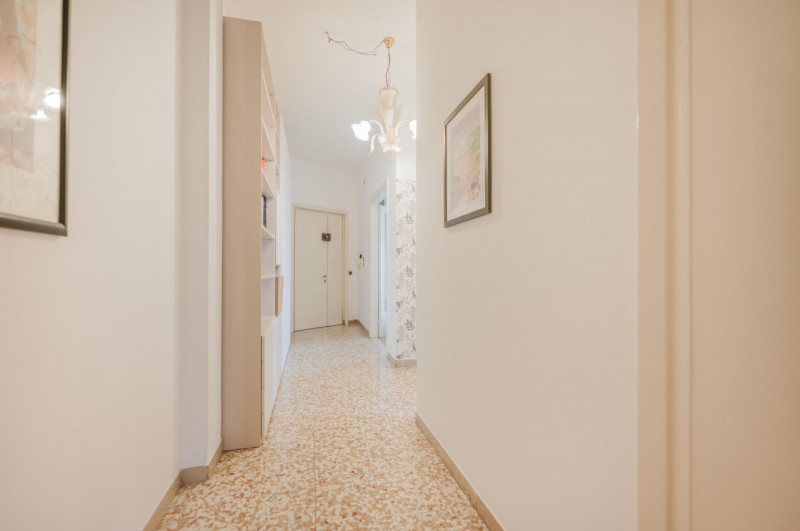 All’ultimo piano di una palazzina sulla riqualificata Piazza Martiri di Belfiore, appartamento BI...