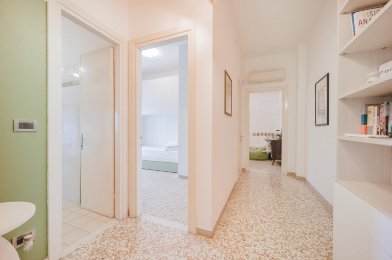 All’ultimo piano di una palazzina sulla riqualificata Piazza Martiri di Belfiore, appartamento BI...