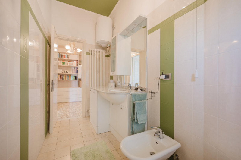 All’ultimo piano di una palazzina sulla riqualificata Piazza Martiri di Belfiore, appartamento BI...