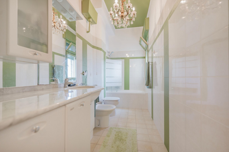 All’ultimo piano di una palazzina sulla riqualificata Piazza Martiri di Belfiore, appartamento BI...